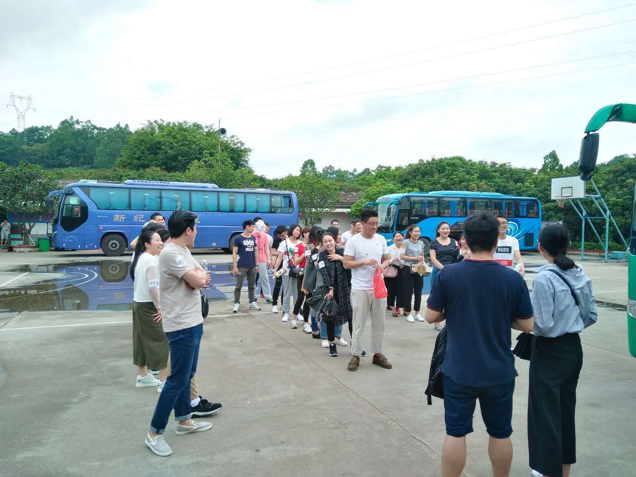 維也納職員自導(dǎo)自玩自嗨來(lái)九龍山生態(tài)園開展團(tuán)體活動(dòng)